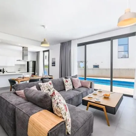 Vila By The 2 Protaras