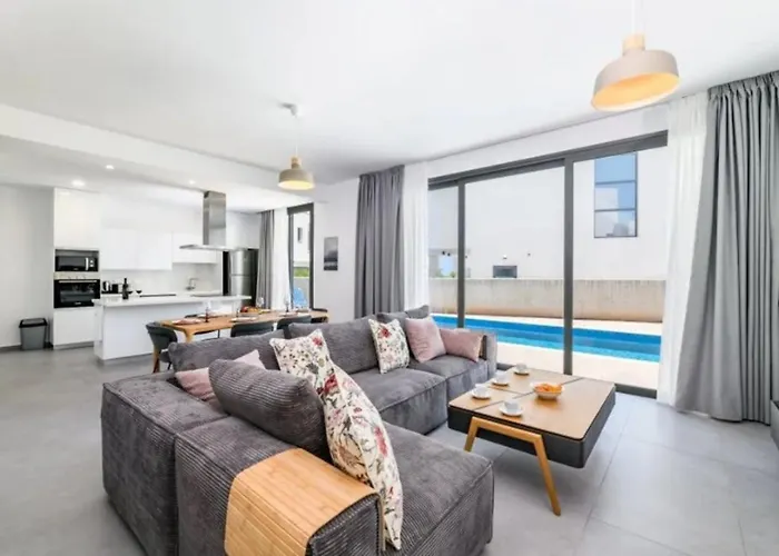 ヴィラ By The 2 プロタラス