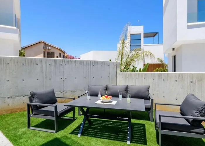 By The 2 ヴィラ *