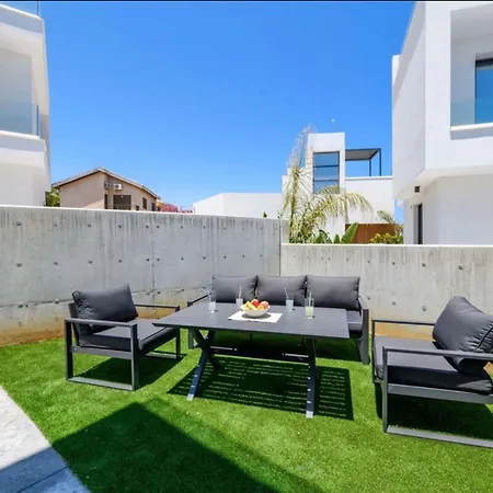 By The 2 Villa *